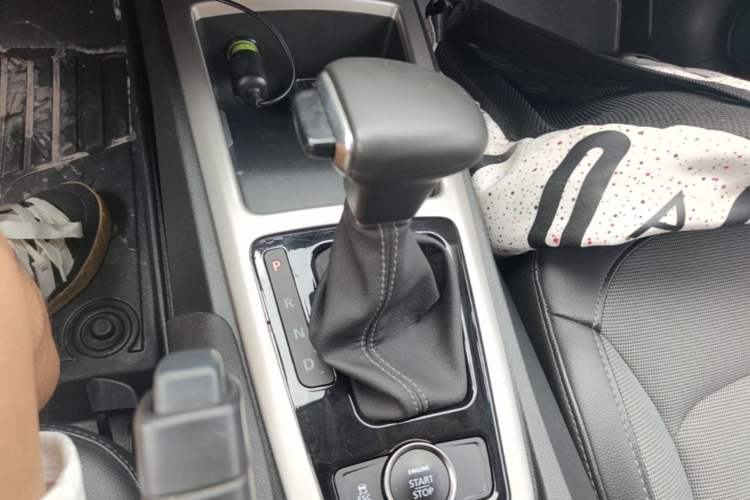 Used Qoros 3 2016 Urban SUV 1.6T Automatic Zhiyue Model Gear Lever