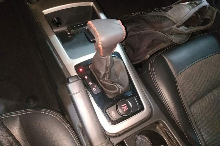 Used Qoros 3 2016 Sedan 1.6L Automatic Zhiyue Model Gear Lever