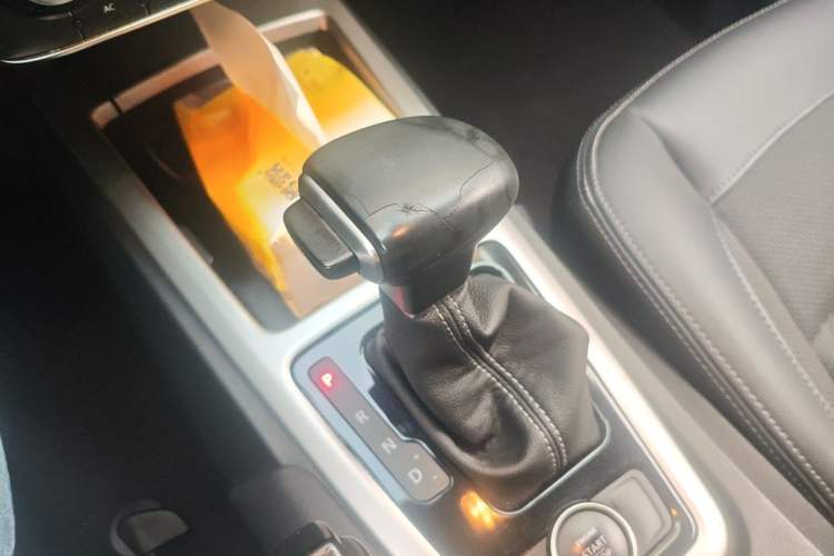 Used Qoros 3 2016 Sedan 1.6L Automatic Zhiyue Model Gear Lever