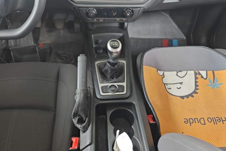 Used Qoros 3 2016 Sedan 1.6L Manual ZhiXiang Model Gear Lever