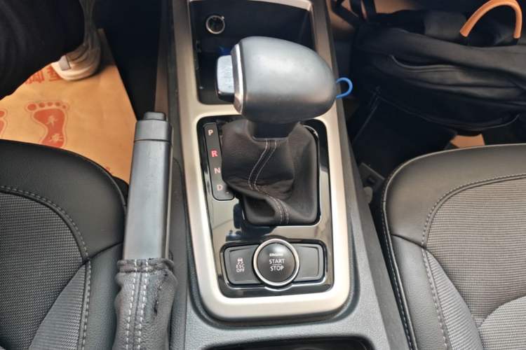 Used Qoros 3 2016 Urban SUV 1.6T Automatic Zhiyue Model Gear Lever