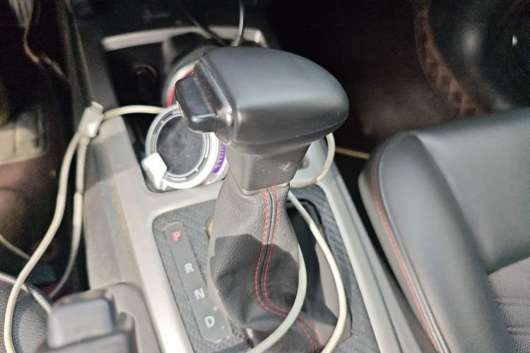 Used Qoros 3 2016 Hatchback 1.6T Automatic ZhiKu Model Gear Lever