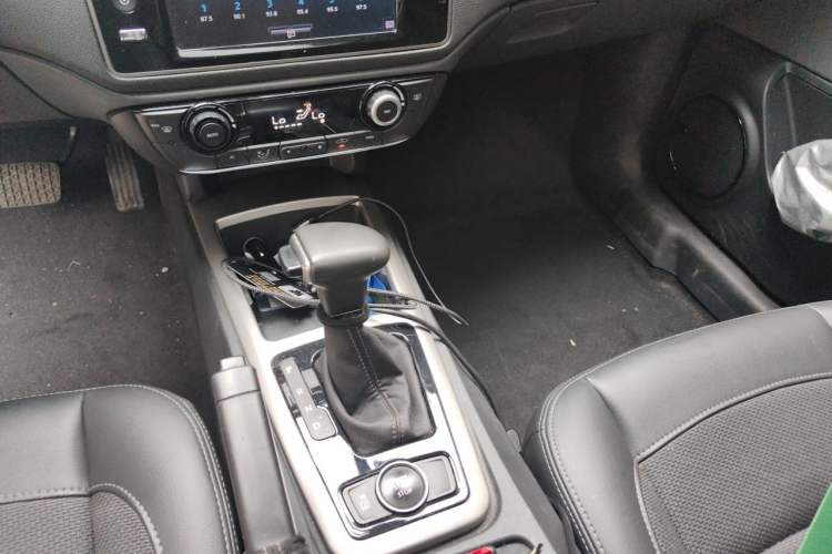 Used Qoros 3 2016 Sedan 1.6L Automatic Zhiyue Model Gear Lever