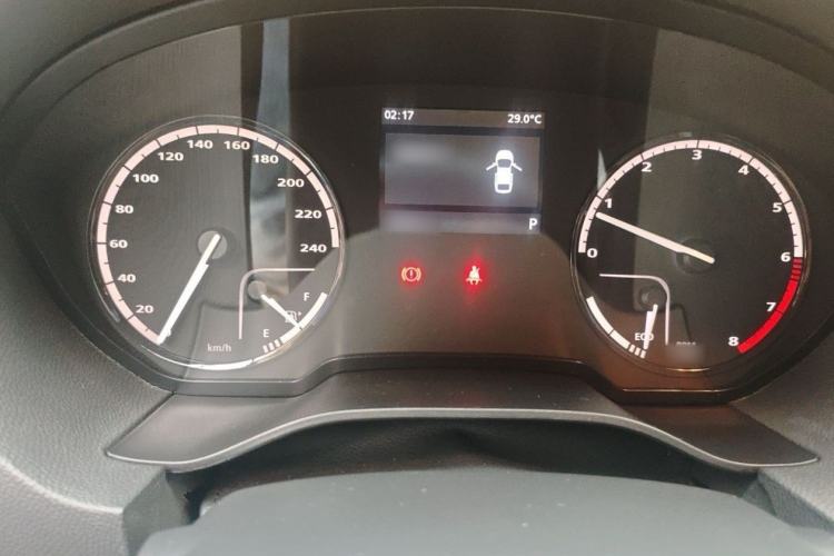 Used Qoros 3 2016 Sedan 1.6L Automatic Zhiyue Model Interior 2