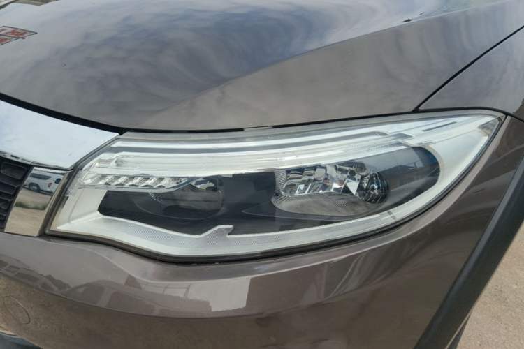 Used Qoros 3 2016 Urban SUV 1.6T Automatic Zhiyue Model Left Front Headlight