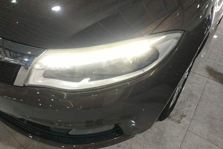 Used Qoros 3 2016 Sedan 1.6L Automatic Zhiyue Model Left Front Headlight