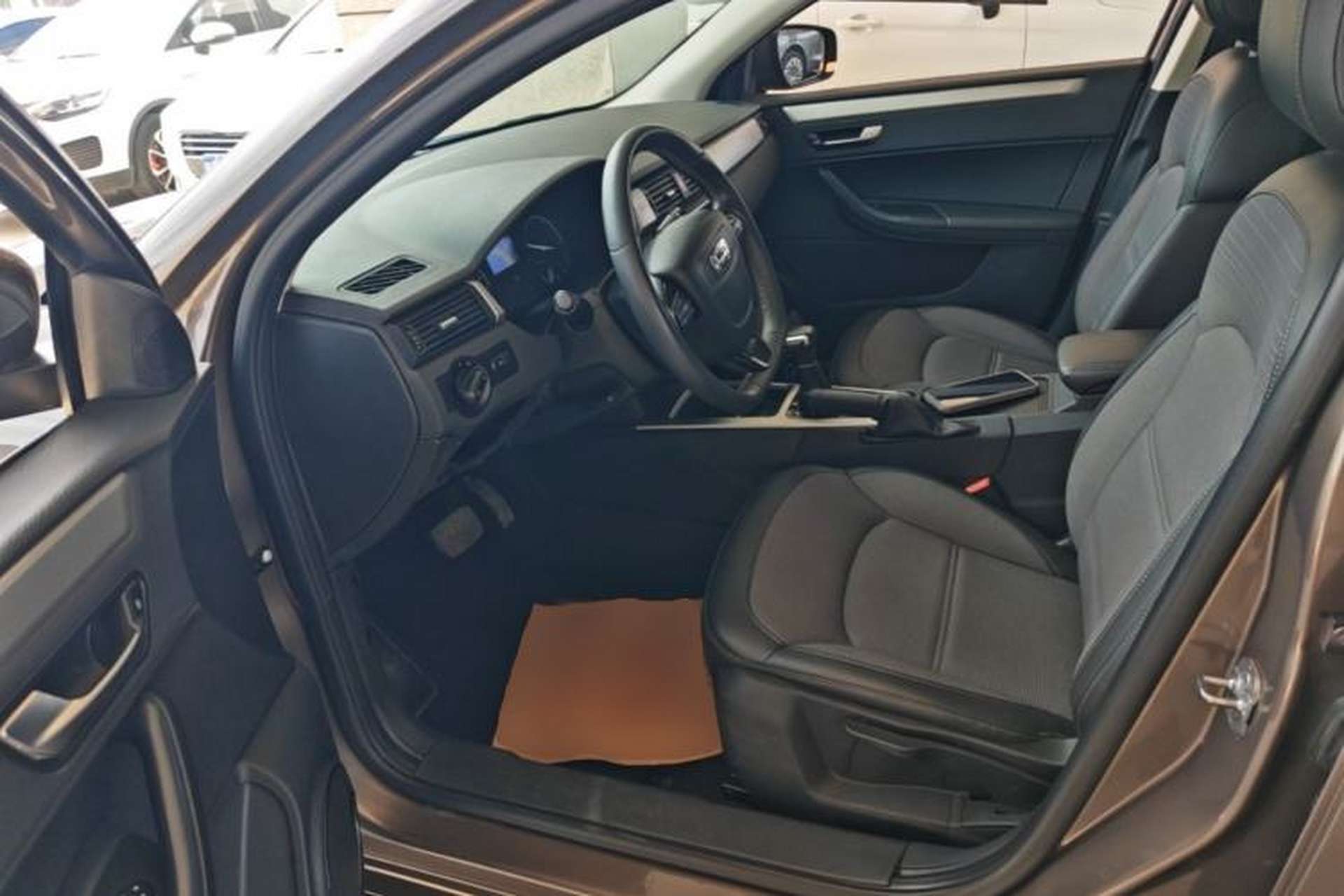 Used Qoros 3 2016 Urban SUV 1.6T Automatic Zhiyue Model Left Front Seat