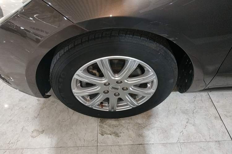 Used Qoros 3 2016 Sedan 1.6L Automatic Zhiyue Model Left Front Wheel Hub