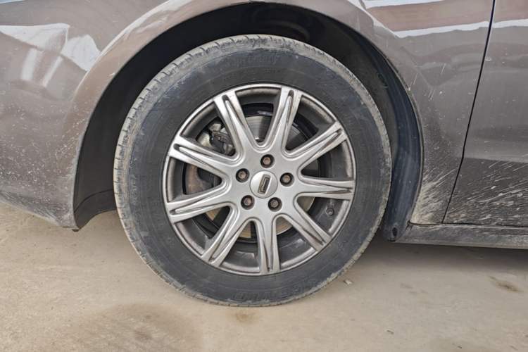 Used Qoros 3 2016 Sedan 1.6L Manual ZhiXiang Model Left Front Wheel Hub