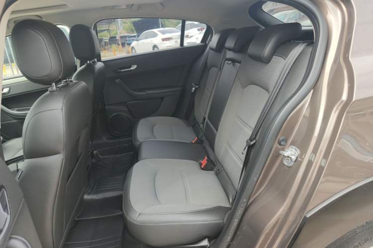 Used Qoros 3 2016 Urban SUV 1.6T Automatic Zhiyue Model Left Rear Seat
