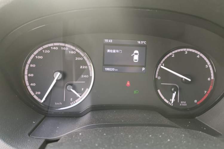 Used Qoros 3 2016 Sedan 1.6T Automatic ZhiZhen Model Odometer Close Up