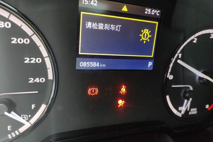 Used Qoros 3 2016 Sedan 1.6L Automatic Zhiyue Model Odometer Close Up
