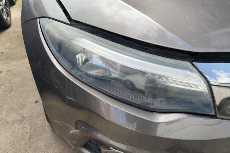 Used Qoros 3 2016 Hatchback 1.6T Automatic ZhiKu Model Right Front Headlight