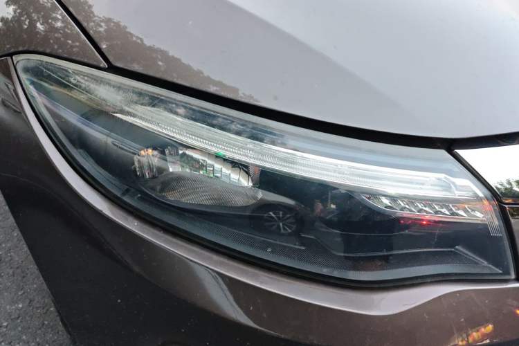 Used Qoros 3 2016 Hatchback 1.6T Automatic ZhiKu Model Right Front Headlight