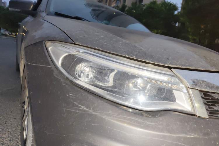Used Qoros 3 2016 Sedan 1.6L Automatic Zhiyue Model Right Front Headlight
