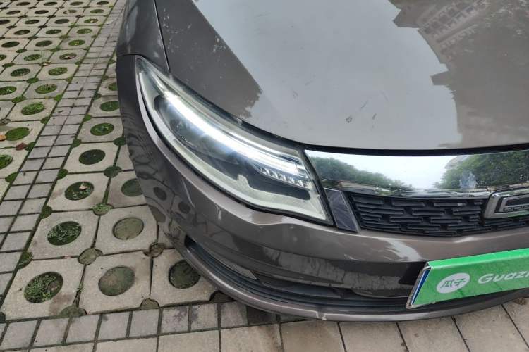 Used Qoros 3 2016 Sedan 1.6L Automatic Zhiyue Model Right Front Headlight