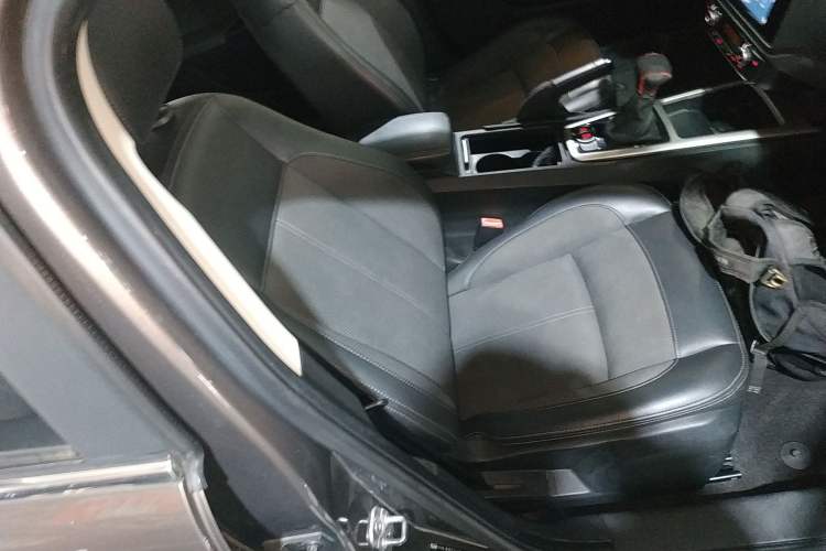 Used Qoros 3 2016 Sedan 1.6L Automatic Zhiyue Model Right Front Seat