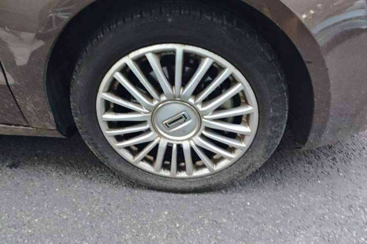 Used Qoros 3 2016 Hatchback 1.6T Automatic ZhiKu Model Right Front Wheel Hub