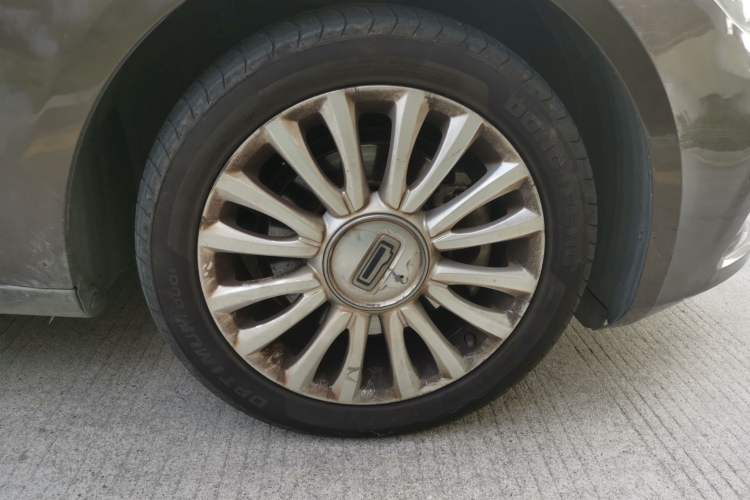 Used Qoros 3 2016 Sedan 1.6T Automatic ZhiZhen Model Right Front Wheel Hub