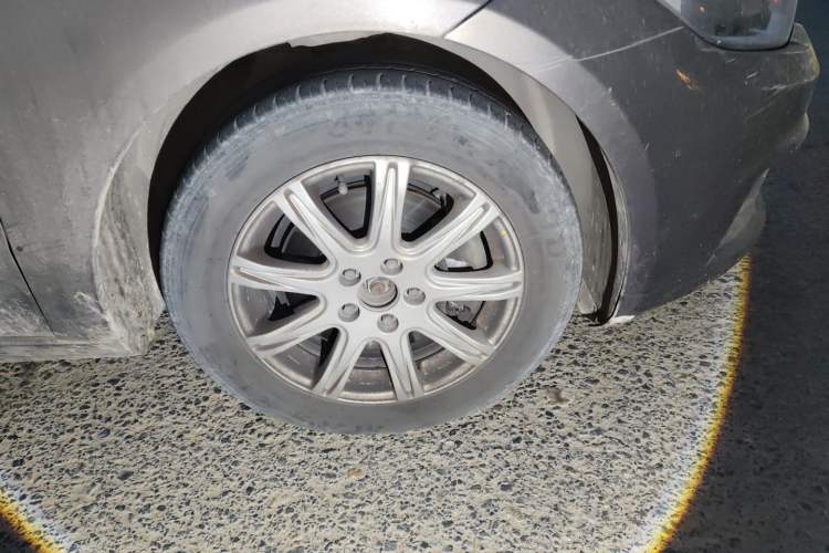 Used Qoros 3 2016 Sedan 1.6L Automatic Zhiyue Model Right Front Wheel Hub