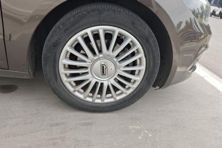 Used Qoros 3 2016 Hatchback 1.6T Automatic ZhiKu Model Right Front Wheel Hub