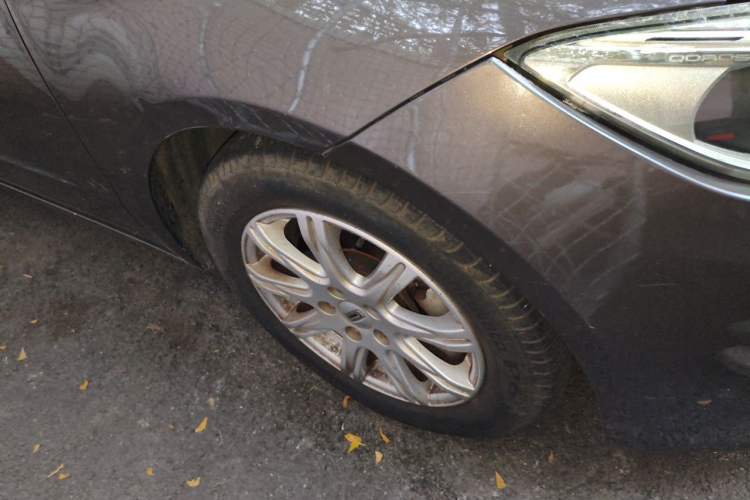 Used Qoros 3 2016 Sedan 1.6L Automatic Zhiyue Model Right Front Wheel Hub