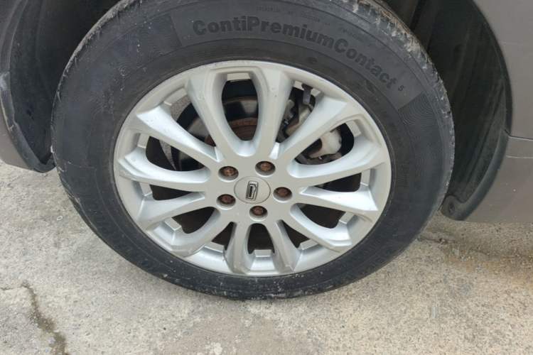 Used Qoros 3 2016 Urban SUV 1.6T Automatic Zhiyue Model Right Rear Wheel Hub