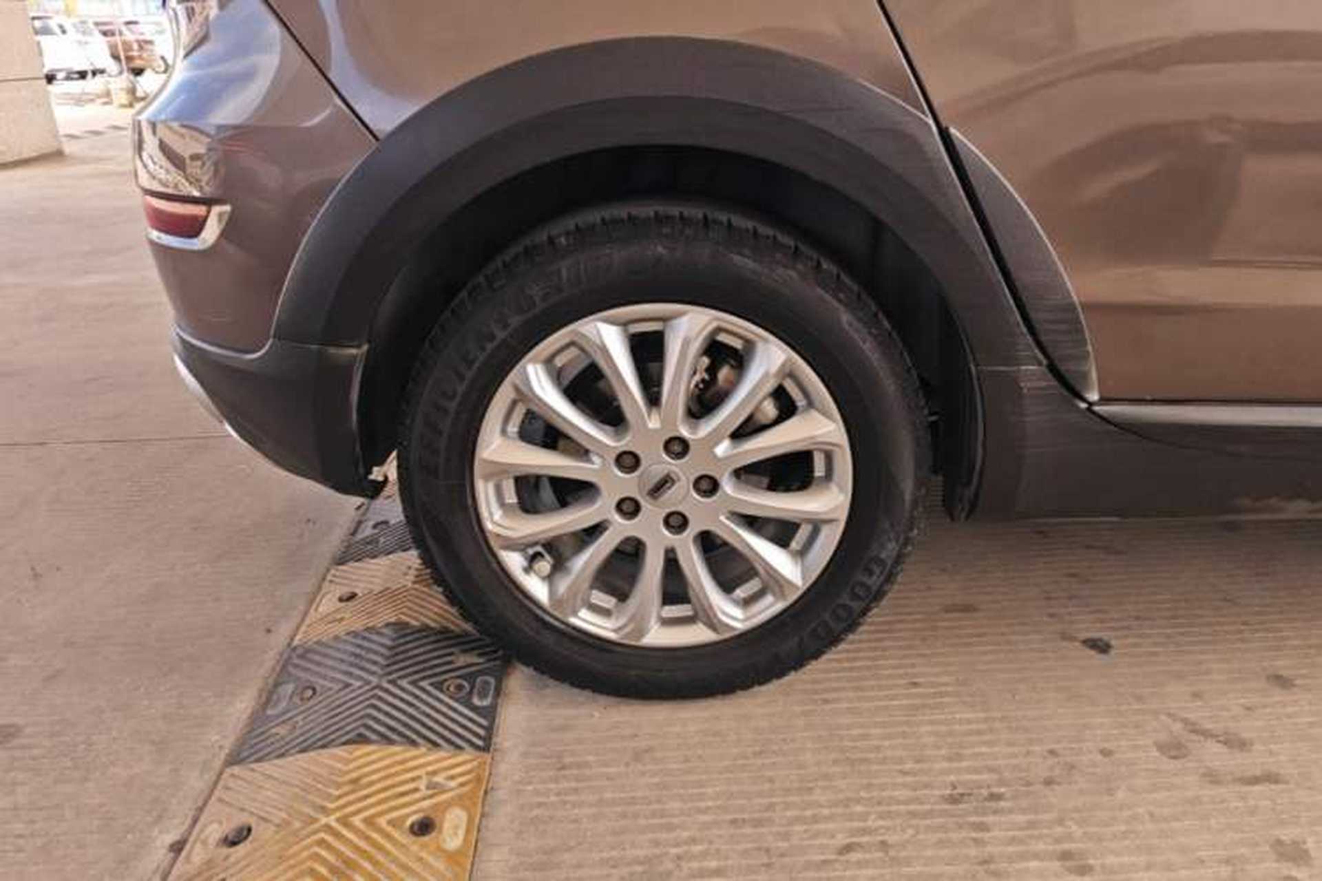 Used Qoros 3 2016 Urban SUV 1.6T Automatic Zhiyue Model Right Rear Wheel Hub