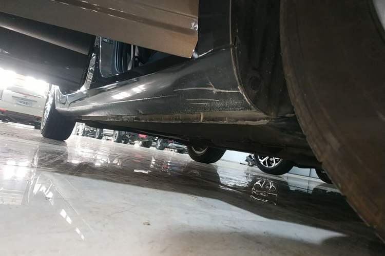 Used Qoros 3 2016 Sedan 1.6L Automatic Zhiyue Model Right Side Sill