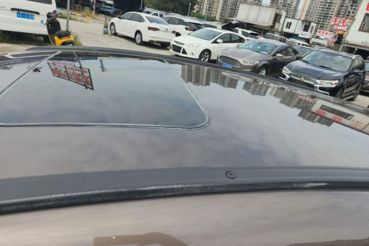 Used Qoros 3 2016 Urban SUV 1.6T Automatic Zhiyue Model Roof