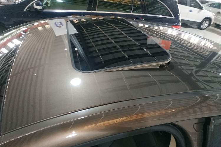 Used Qoros 3 2016 Sedan 1.6L Automatic Zhiyue Model Roof