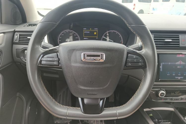 Used Qoros 3 2016 Urban SUV 1.6T Automatic Zhiyue Model Steering Wheel
