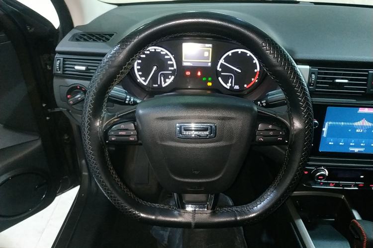 Used Qoros 3 2016 Sedan 1.6L Automatic Zhiyue Model Steering Wheel