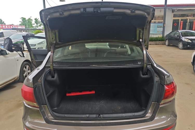 Used Qoros 3 2016 Sedan 1.6L Manual ZhiXiang Model Trunk