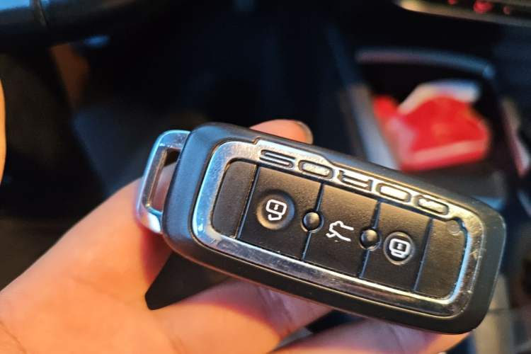 Used Qoros 3 2016 Hatchback 1.6T Automatic ZhiKu Model Vehicle Key