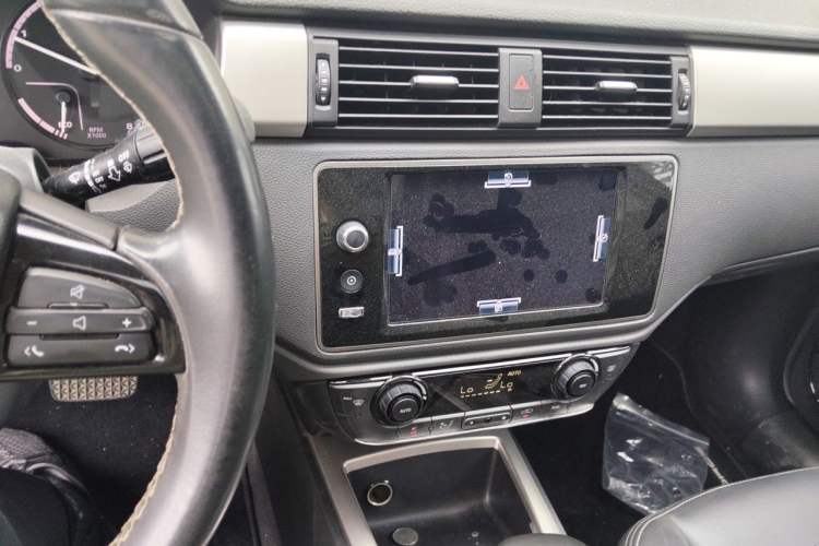 Used Qoros 3 2016 Sedan 1.6L Automatic Zhiyue Model Audio And AC Panel