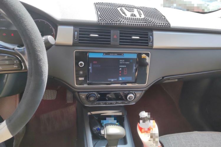 Used Qoros 3 2016 Urban SUV 1.6T Automatic Zhiyue Model Audio And AC Panel