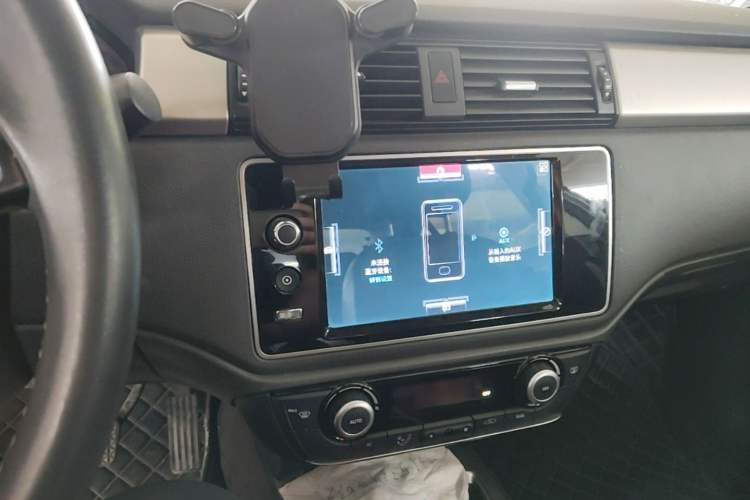 Used Qoros 3 2016 Sedan 1.6L Automatic Zhiyue Model Audio And AC Panel