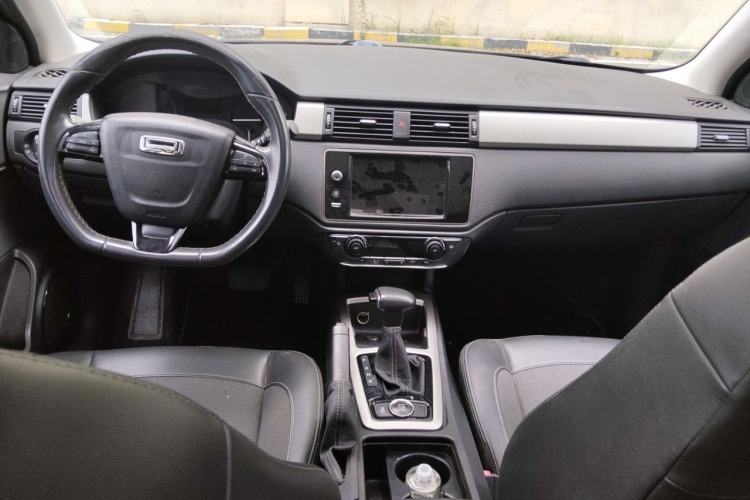 Used Qoros 3 2016 Sedan 1.6L Automatic Zhiyue Model Center Console