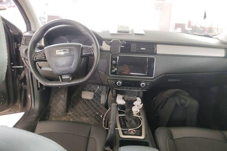 Used Qoros 3 2016 Sedan 1.6L Automatic Zhiyue Model Center Console
