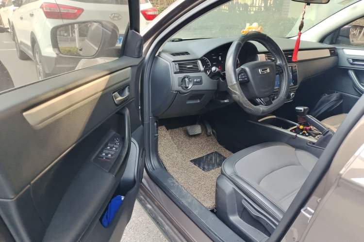 Used Qoros 3 2016 Urban SUV 1.6T Automatic Zhiyue Model Driver Seat