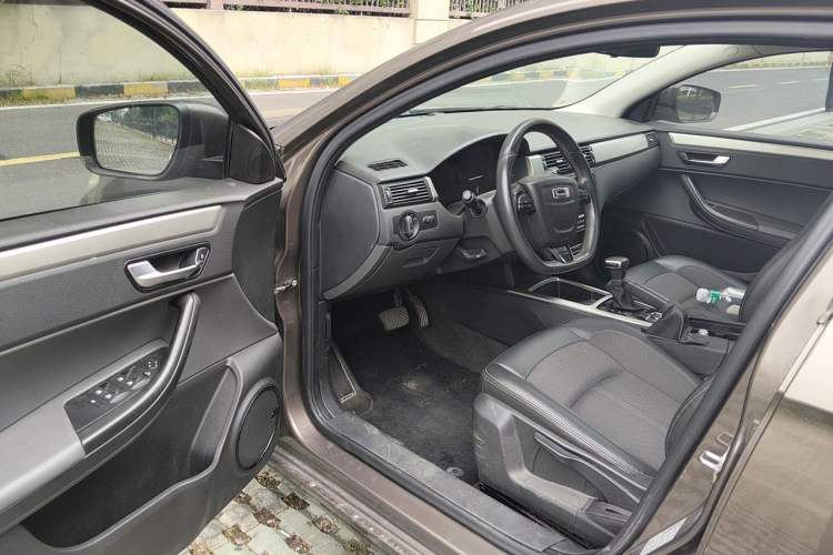 Used Qoros 3 2016 Sedan 1.6L Automatic Zhiyue Model Driver Seat