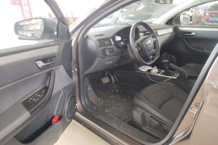 Used Qoros 3 2016 Sedan 1.6L Automatic Zhiyue Model Driver Seat