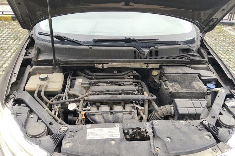 Used Qoros 3 2016 Sedan 1.6L Automatic Zhiyue Model Engine Bay