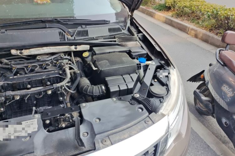 Used Qoros 3 2016 Urban SUV 1.6T Automatic Zhiyue Model Engine Bay Left