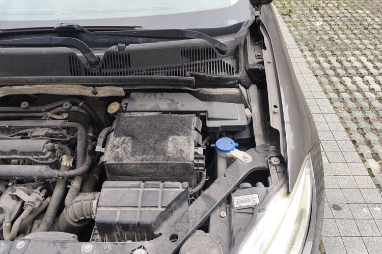 Used Qoros 3 2016 Sedan 1.6L Automatic Zhiyue Model Engine Bay Left