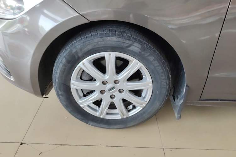 Used Qoros 3 2016 Sedan 1.6L Automatic Zhiyue Model Exterior 4