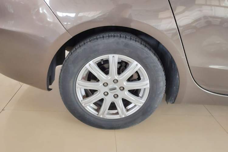 Used Qoros 3 2016 Sedan 1.6L Automatic Zhiyue Model Exterior 5