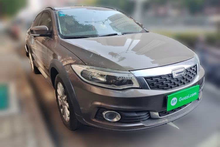 Used Qoros 3 2016 Urban SUV 1.6T Automatic Zhiyue Model Front Right 45 Deg