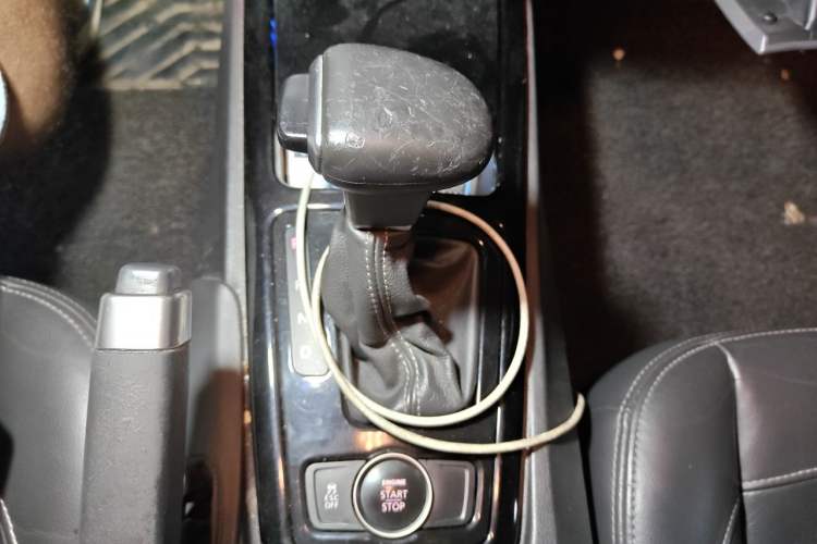 Used Qoros 3 2016 Sedan 1.6T Automatic ZhiZhen Model Gear Lever